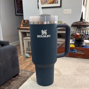 Stanley Navy Travel Mug with Handle
